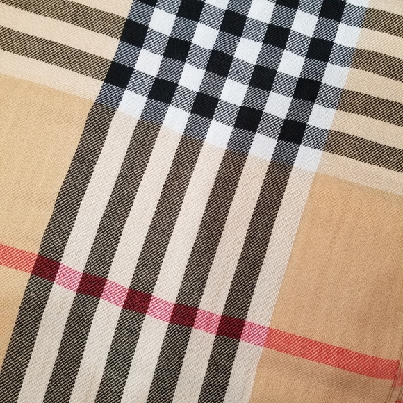 NWOT Plaid Pashmina wool scarf with fringe - Picture 2 of 3